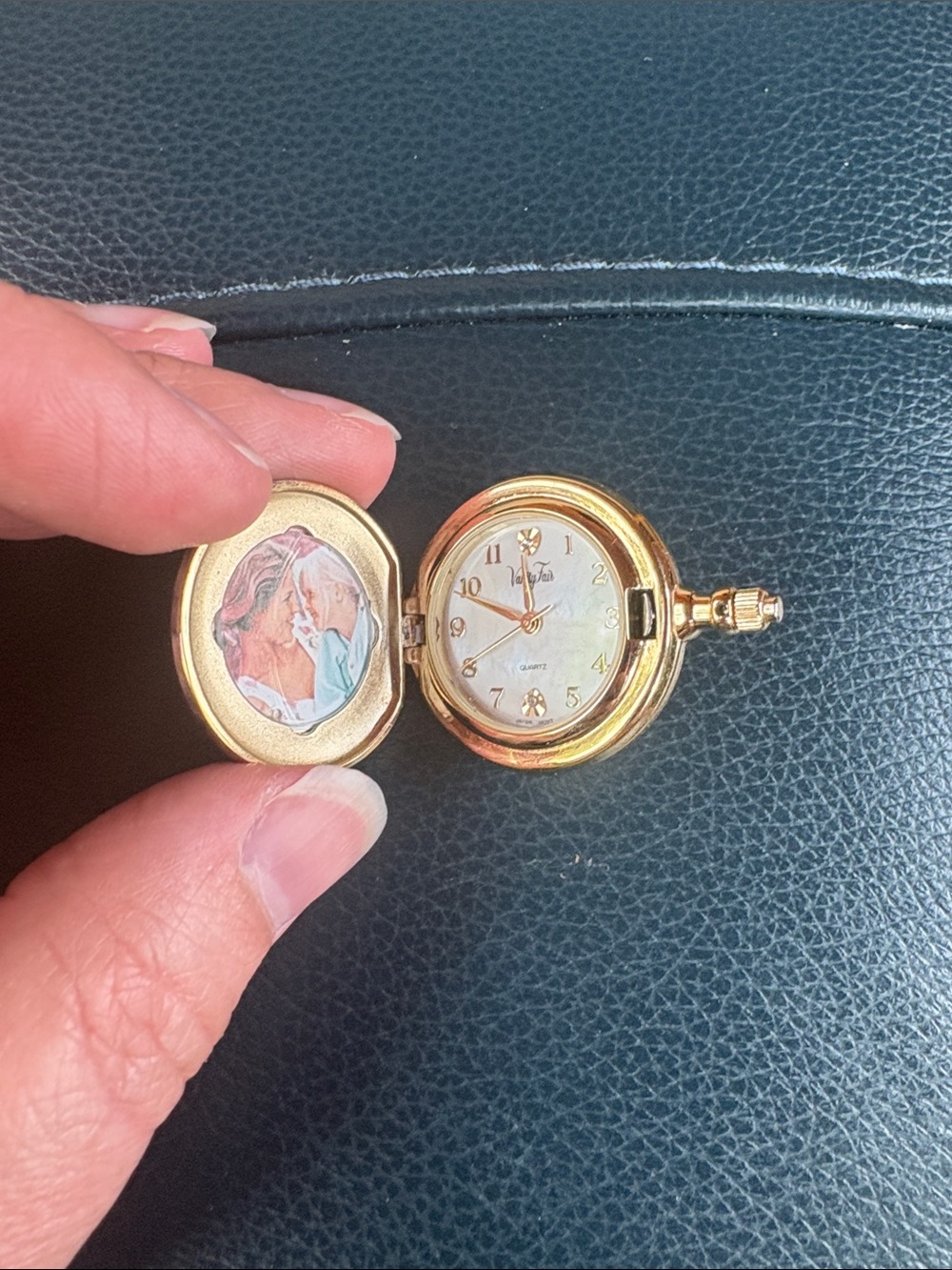Vanity Fair Gold Locket Pendant Watch with White Dial needs battery - Picture 3 of 5